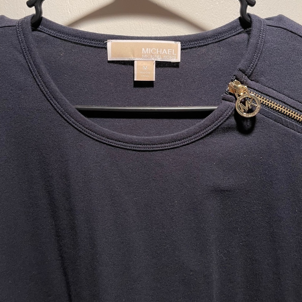 {MICHAEL KORS}NWOT•SIDE RUCHED DETAIL TOP - Picture 3 of 6